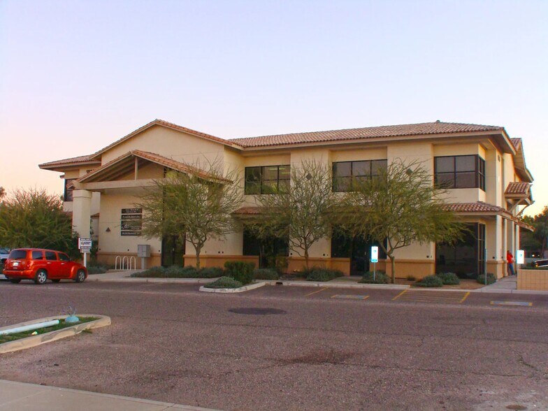 1835 W Chandler Blvd, Chandler, AZ à louer - Photo de l’immeuble – Image 1 sur 11