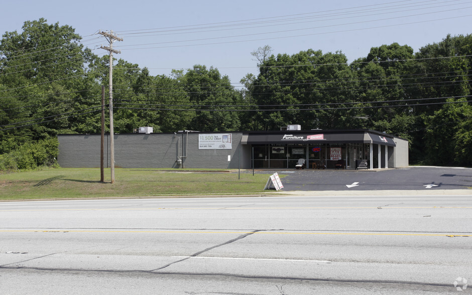 106 W Wade Hampton Blvd, Greer, SC à vendre - Photo de l’immeuble – Image 2 sur 11