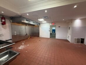 750 Onderdonk Ave, Flushing, NY à louer Photo intérieure– Image 2 sur 21