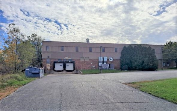 1661 Summit Dr, Fort Atkinson, WI à louer - Photo de l’immeuble – Image 2 sur 14