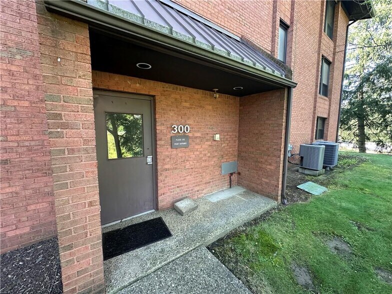 300 McKnight Park Dr, Pittsburgh, PA à vendre - Photo de l’immeuble – Image 1 sur 21