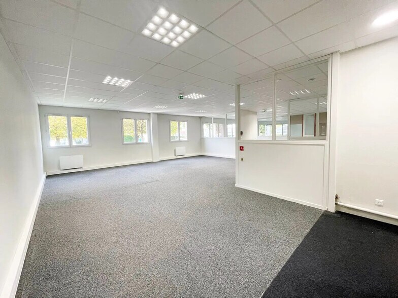 Bureau dans Beauvais à louer - Photo de l’immeuble – Image 1 sur 6