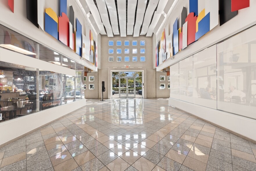 7791 NW 46th St, Doral, FL à louer - Hall d’entrée – Image 3 sur 14