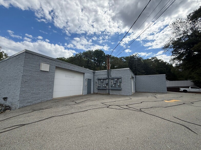 1841 Babcock Blvd, Pittsburgh, PA à louer - Photo de l’immeuble – Image 3 sur 10