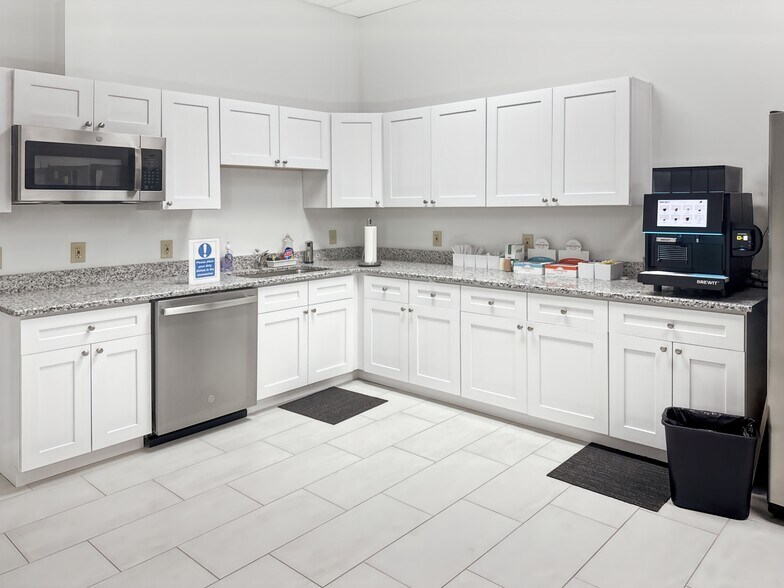 3905 Crescent Park Dr, Riverview, FL à louer - Photo intérieure – Image 2 sur 9