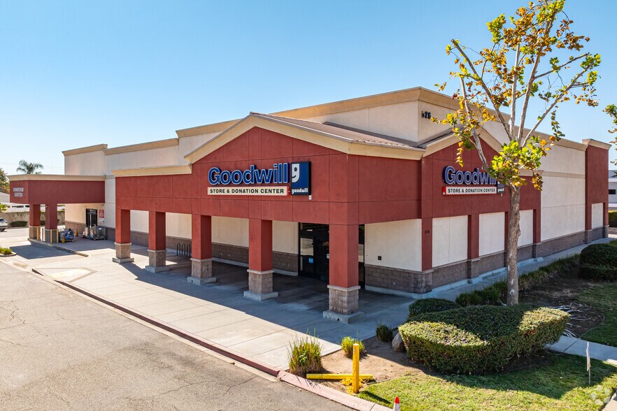 526 W Foothill Blvd, Glendora, CA à vendre - Photo de l’immeuble – Image 3 sur 4