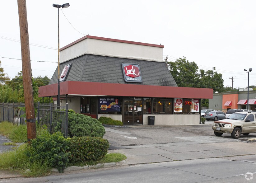 8410 Hillcroft St, Houston, TX à louer - Photo de l’immeuble – Image 2 sur 4