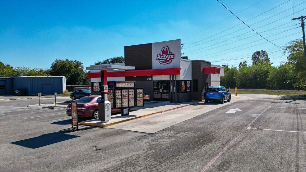 905 Pat Booker Rd, Universal City, TX à louer - Photo de l’immeuble – Image 2 sur 9