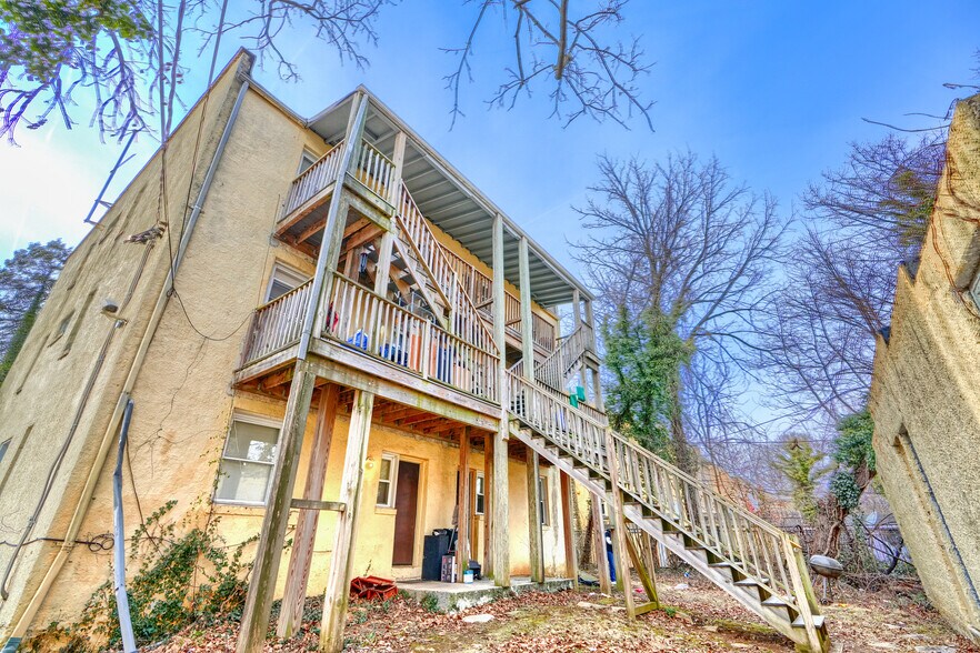 5801 Narcissus Ave, Baltimore, MD à vendre - Photo de l’immeuble – Image 2 sur 10