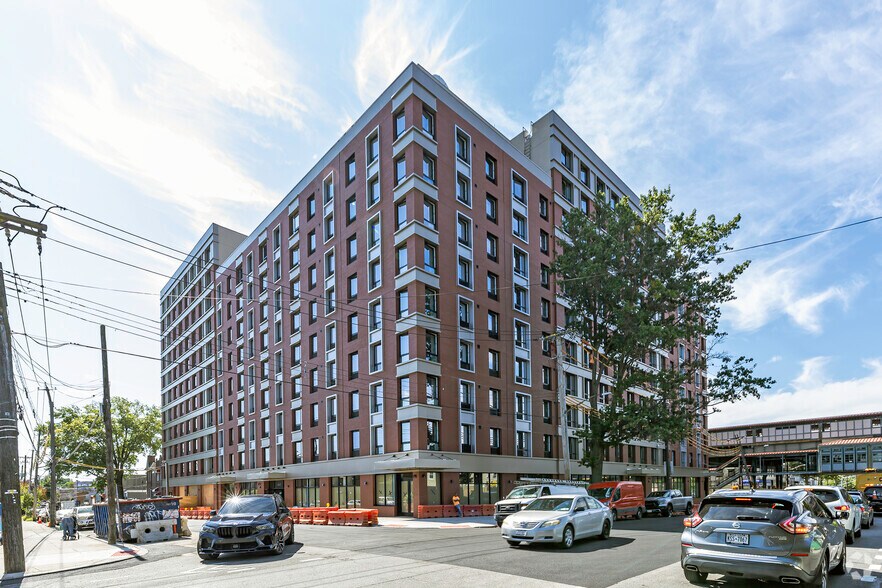 700 E 241st St, Bronx, NY à louer - Photo de l’immeuble – Image 3 sur 6