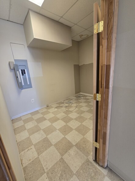 1150 N Delsea Dr, Westville, NJ à louer - Photo intérieure – Image 3 sur 16