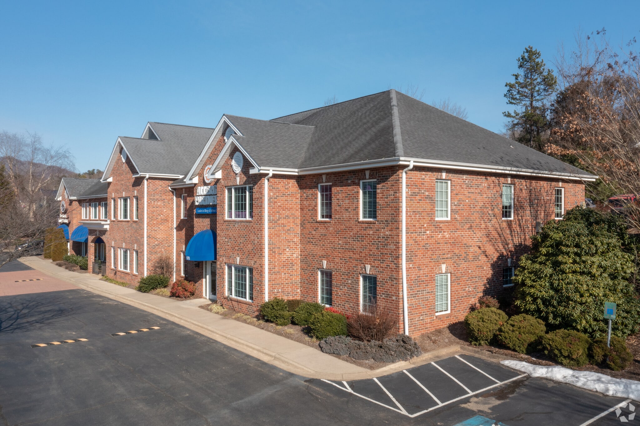 1978 Hendersonville Rd, Asheville, NC à vendre Photo principale– Image 1 sur 9