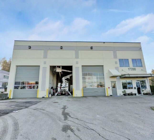 17288 104A Ave, Surrey, BC à vendre - Photo de l’immeuble – Image 1 sur 9