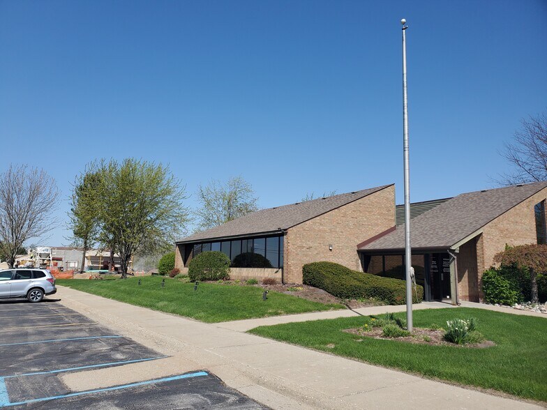 6258 W Pierson Rd, Flushing, MI à louer - Photo de l’immeuble – Image 2 sur 44