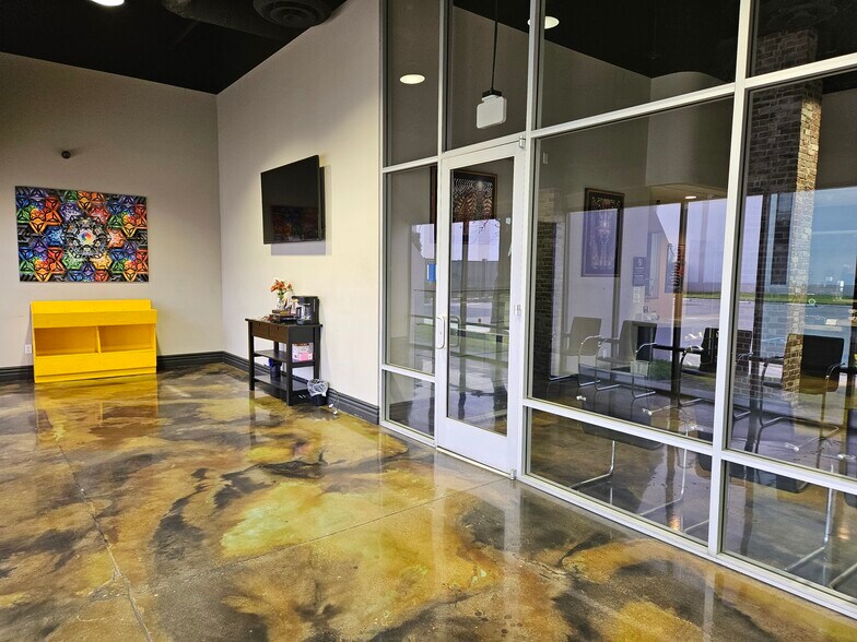 3700 W Segerstrom Ave, Santa Ana, CA à louer - Photo de l’immeuble – Image 3 sur 28