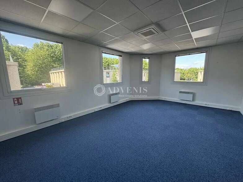 Bureau dans Tremblay-en-France à louer - Photo de l’immeuble – Image 3 sur 5