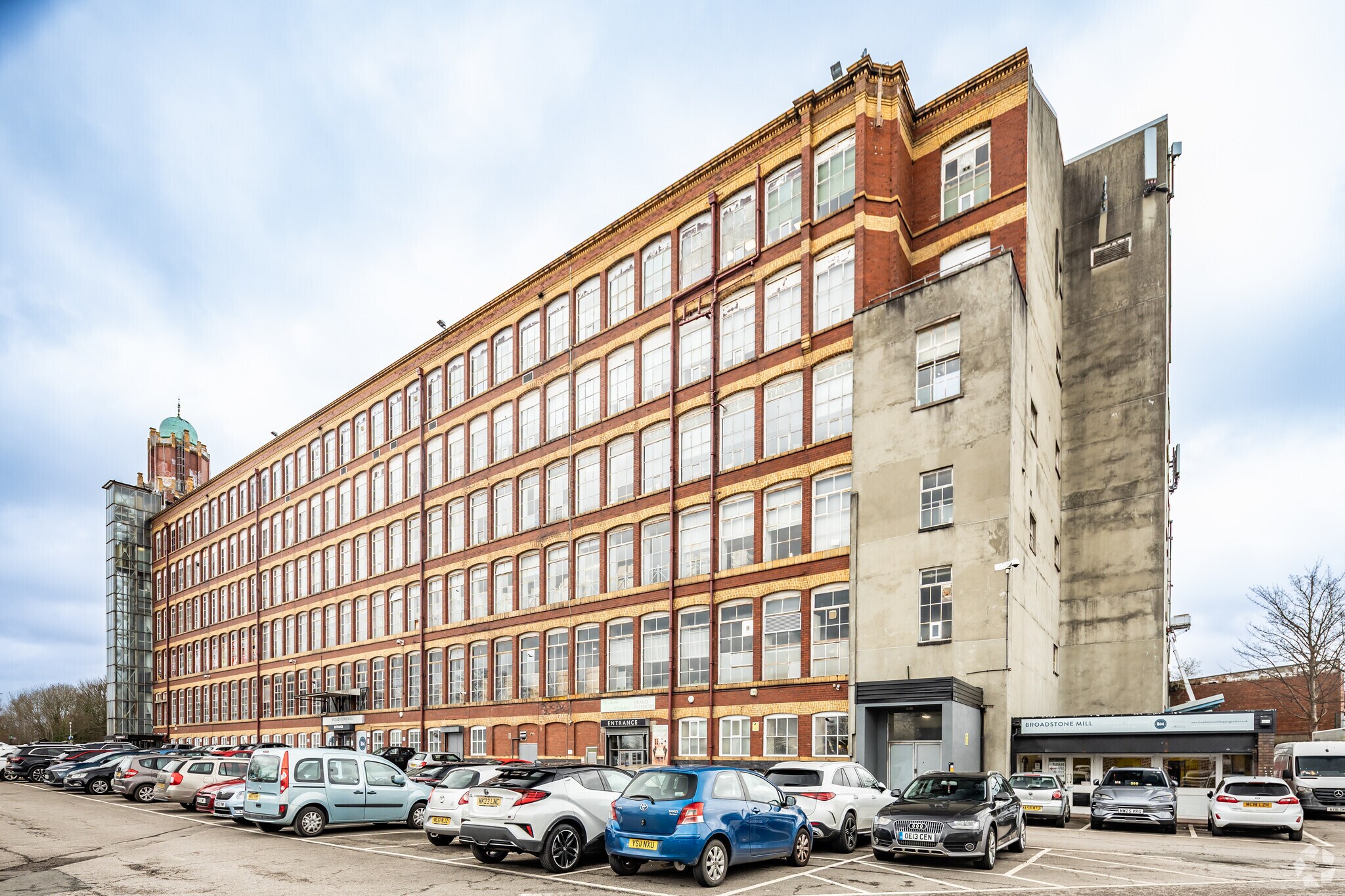 Broadstone Rd, Stockport à louer Photo principale– Image 1 sur 7