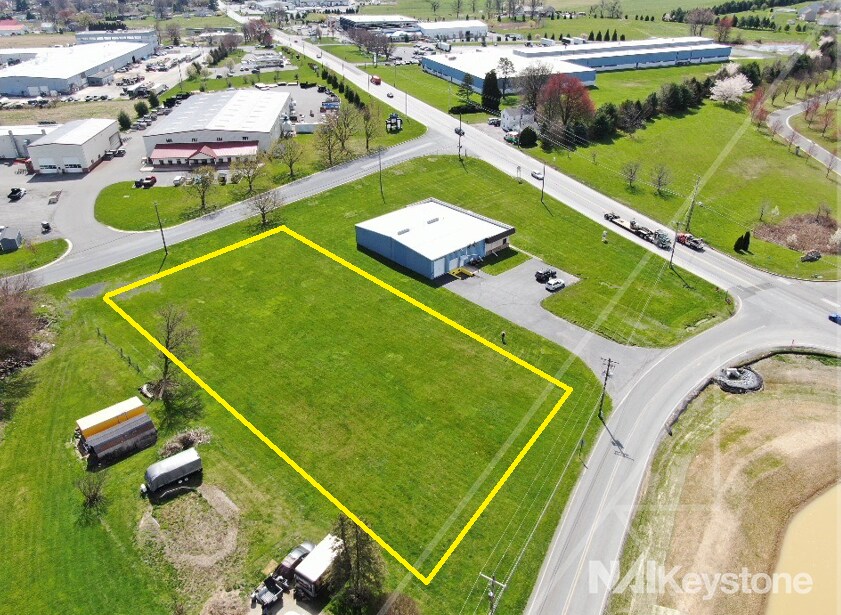 949 Poplar Rd, Honey Brook, PA à louer Photo principale– Image 1 sur 6
