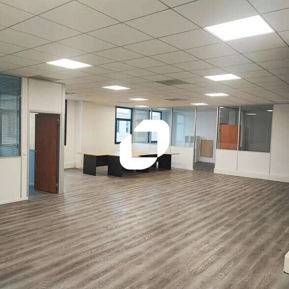 Bureau dans Créteil à louer - Photo de l’immeuble – Image 2 sur 11