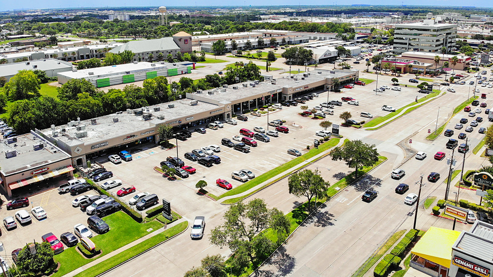 555-599 W Bay Area Blvd, Webster, TX à louer - Photo de l’immeuble – Image 1 sur 13