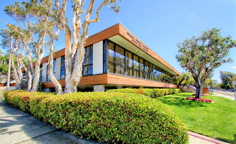 400 S Sierra Ave, Solana Beach, CA à louer - Photo principale – Image 1 sur 8
