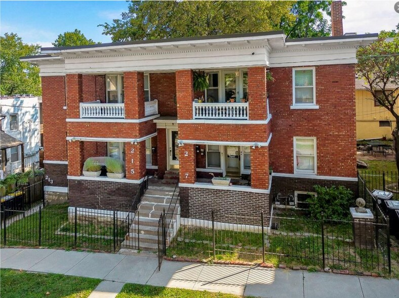 215 W 37th St, Kansas City, MO à vendre - Photo principale – Image 1 sur 3