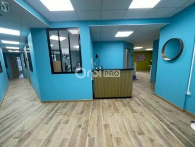 Plus de détails pour Bureau à louer