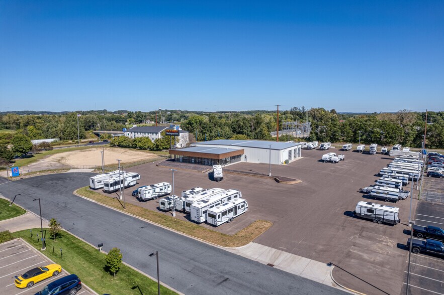 2000 Stout St, Menomonie, WI à vendre - Photo de l’immeuble – Image 3 sur 17