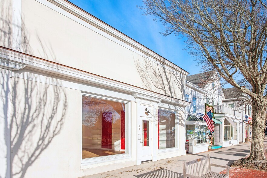 99 Jobs Ln, Southampton, NY à louer - Photo de l’immeuble – Image 1 sur 3