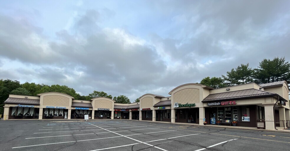 305 Rt 9 S, Englishtown, NJ à louer - Photo de l’immeuble – Image 1 sur 2