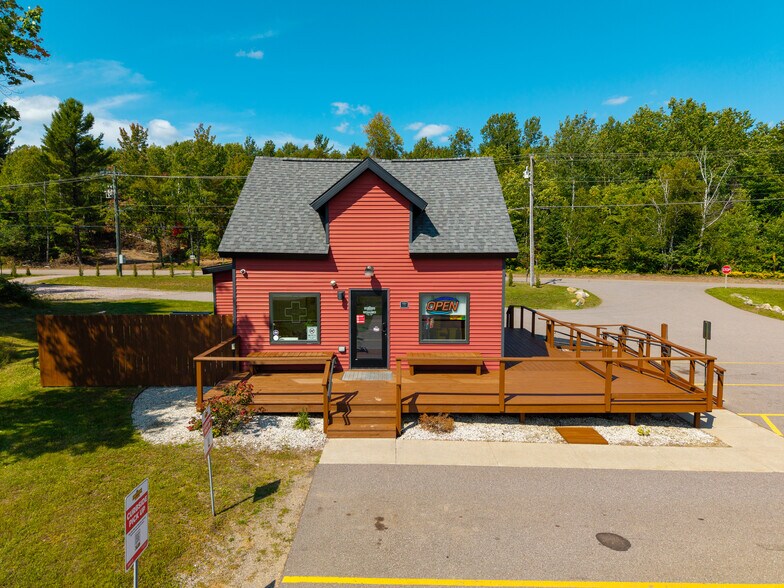 162 Heritage Dr, Negaunee, MI à vendre - Photo de l’immeuble – Image 2 sur 21