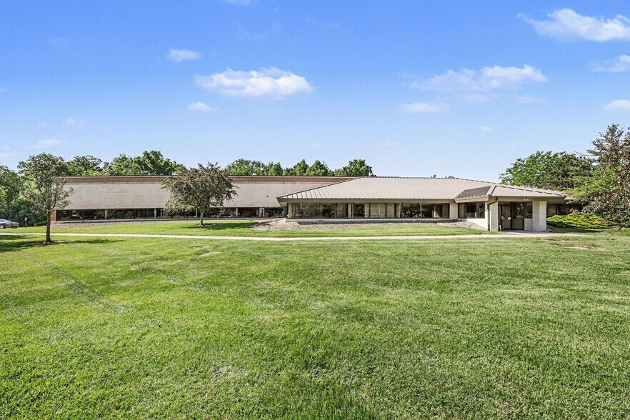 401 W Morgan Rd, Ann Arbor, MI à vendre - Photo de l’immeuble – Image 2 sur 8