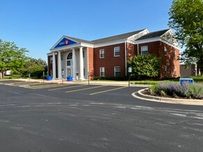 450 E Higgins Rd, Elk Grove Village, IL à louer Photo de l’immeuble– Image 1 sur 14