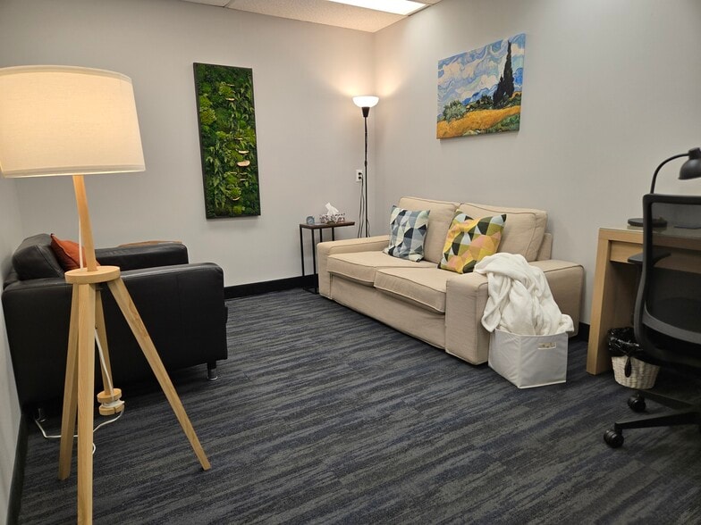 259 Midpark Way SE, Calgary, AB à louer - Photo de l’immeuble – Image 2 sur 12