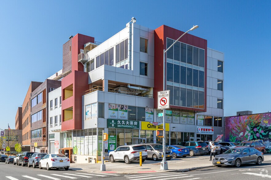 7402 Grand Ave, Elmhurst, NY à louer - Photo principale – Image 1 sur 5