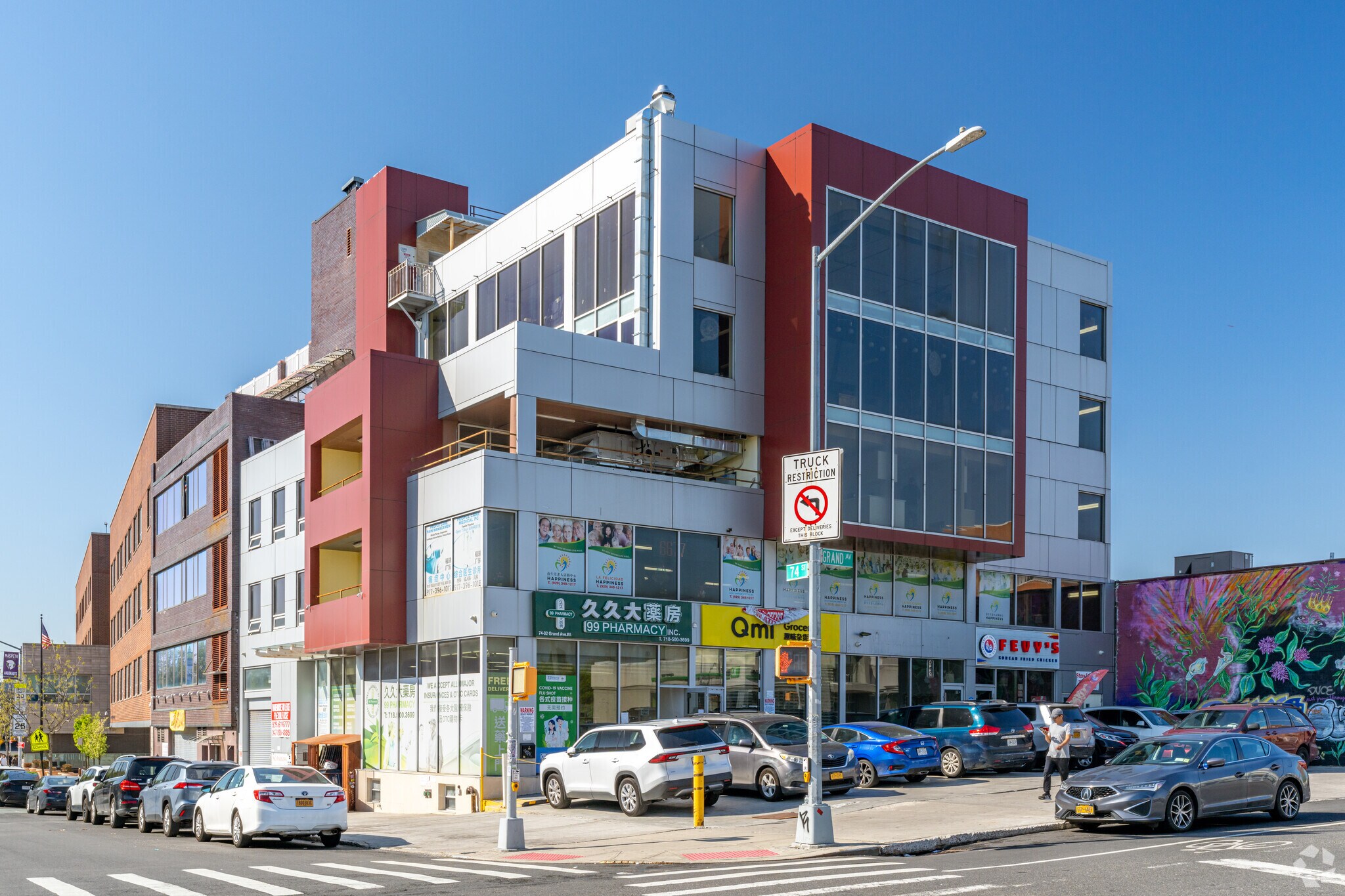 7402 Grand Ave, Elmhurst, NY à louer Photo principale– Image 1 sur 6