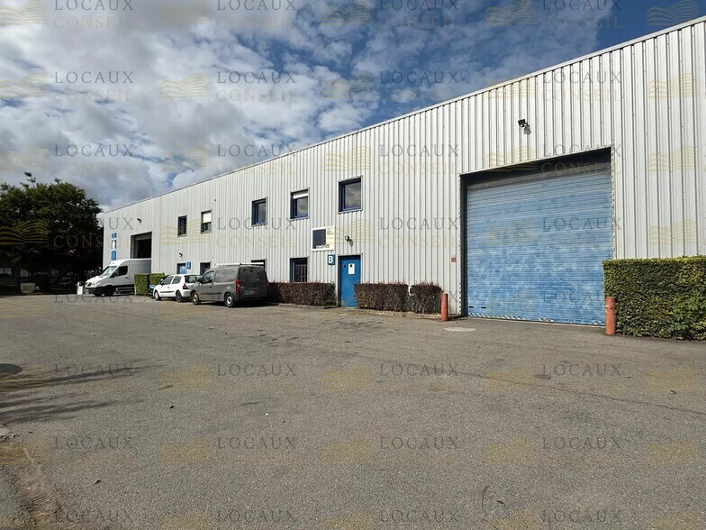 Local d’activités dans Argenteuil à louer - Photo de l’immeuble – Image 2 sur 13