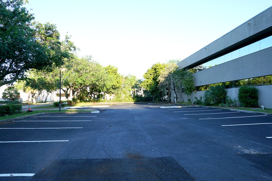 1121 W Newport Center Dr, Deerfield Beach, FL à louer - Photo de l’immeuble – Image 3 sur 7