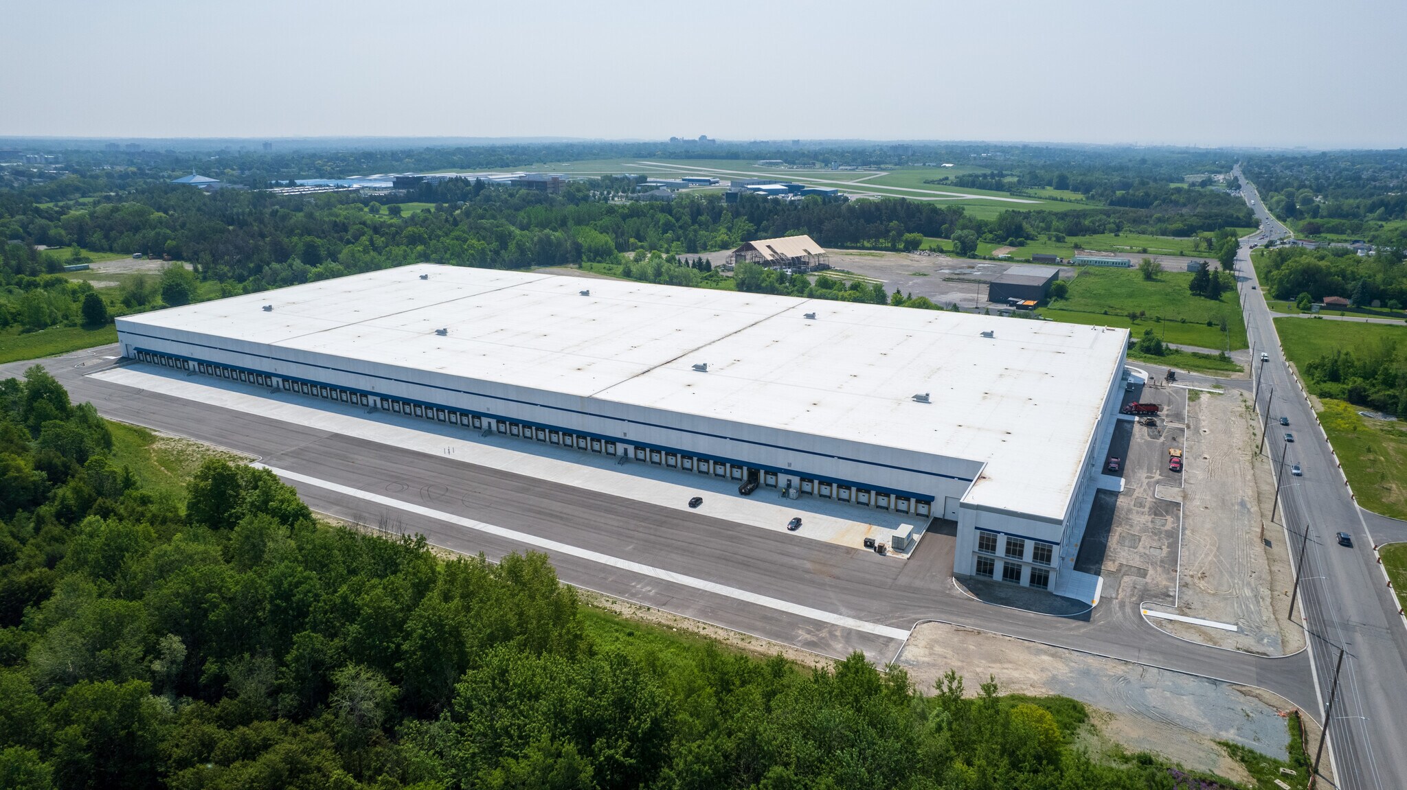 1565 Thornton Rd N, Oshawa, ON à louer Photo principale– Image 1 sur 6