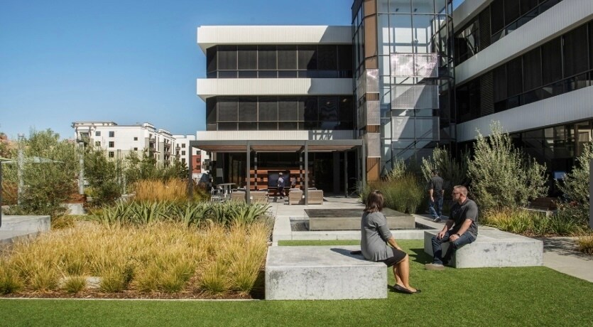 10080 N Wolfe Rd, Cupertino, CA à louer - Photo de l’immeuble – Image 3 sur 20