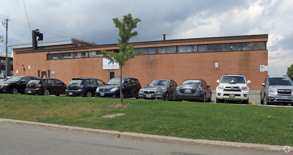 61 Alness St, Toronto, ON à louer - Photo de l’immeuble – Image 2 sur 7