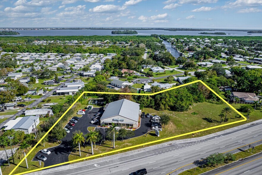 2106 S US Highway 1, Vero Beach, FL à vendre - Photo de l’immeuble – Image 1 sur 53