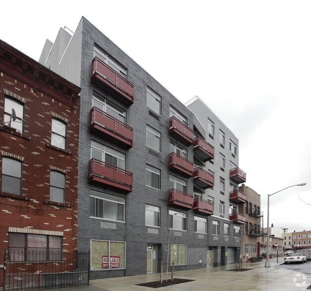 184 Noll St, Brooklyn, NY à louer - Photo principale – Image 1 sur 7