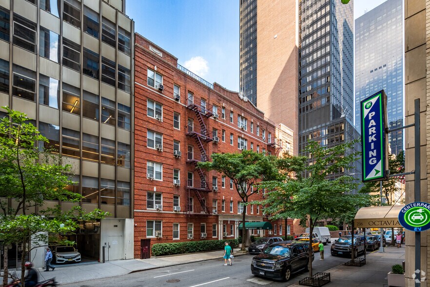 225 E 47th St, New York, NY à vendre - Photo de l’immeuble – Image 2 sur 12