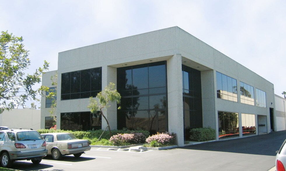 17260 Newhope St, Fountain Valley, CA à vendre - Photo principale – Image 1 sur 5