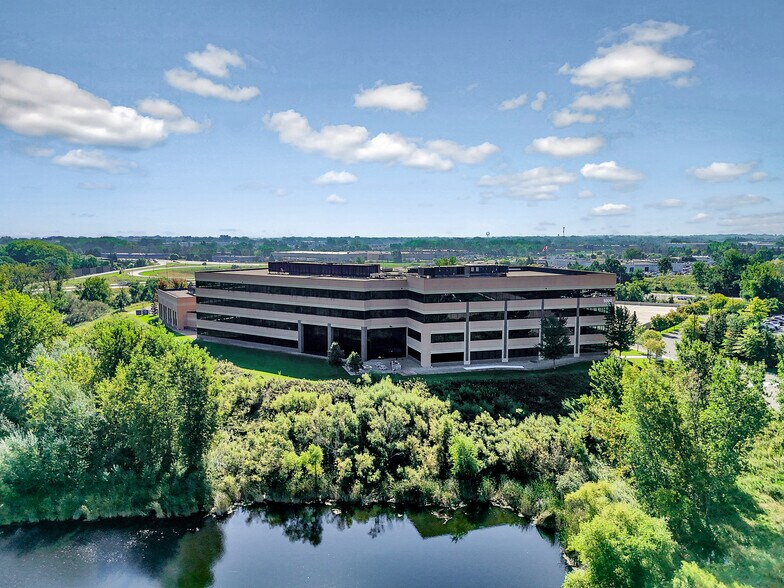 9800 N 59th Ave, Plymouth, MN à louer - Photo de l’immeuble – Image 3 sur 6