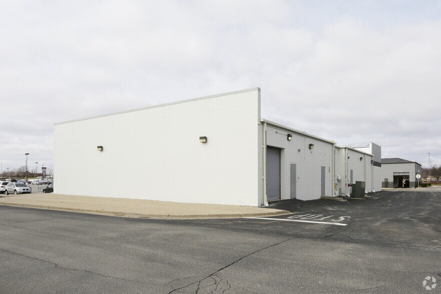 4260 28th St SE, Kentwood, MI à louer - Photo de l’immeuble – Image 2 sur 2