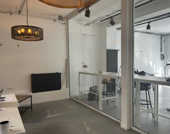 Plus de détails pour Bureau/Local commercial à louer