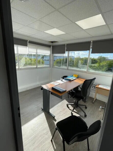 Bureau dans Rousset à louer - Photo de l’immeuble – Image 3 sur 5