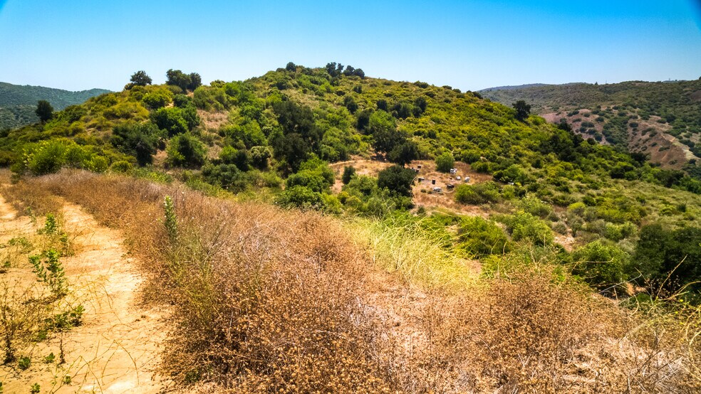 7099 E. Carbon Canyon Rd, Brea, CA à vendre - Photo principale – Image 1 sur 21